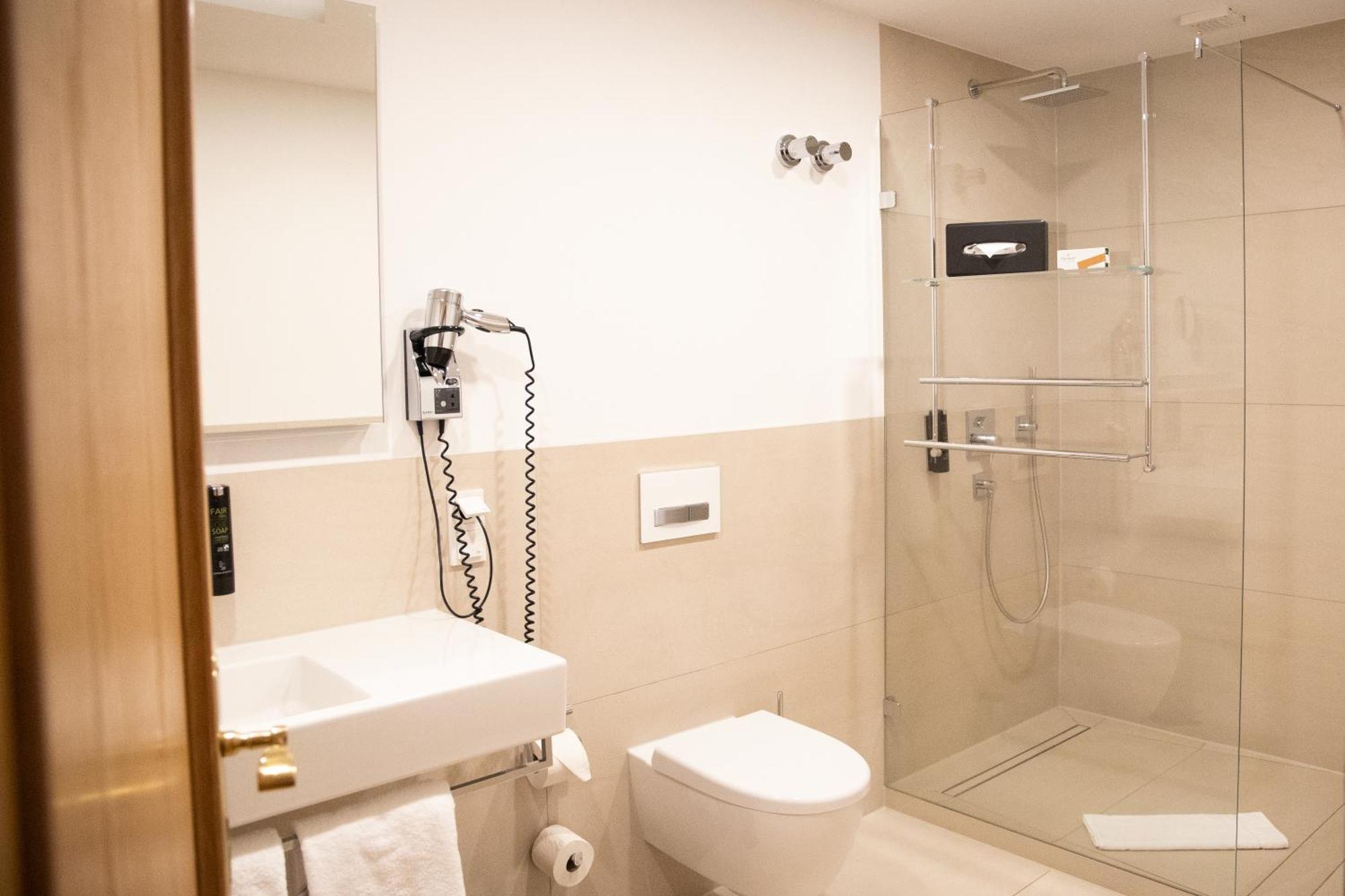 קאסל Hotel Elfbuchen מראה חיצוני תמונה